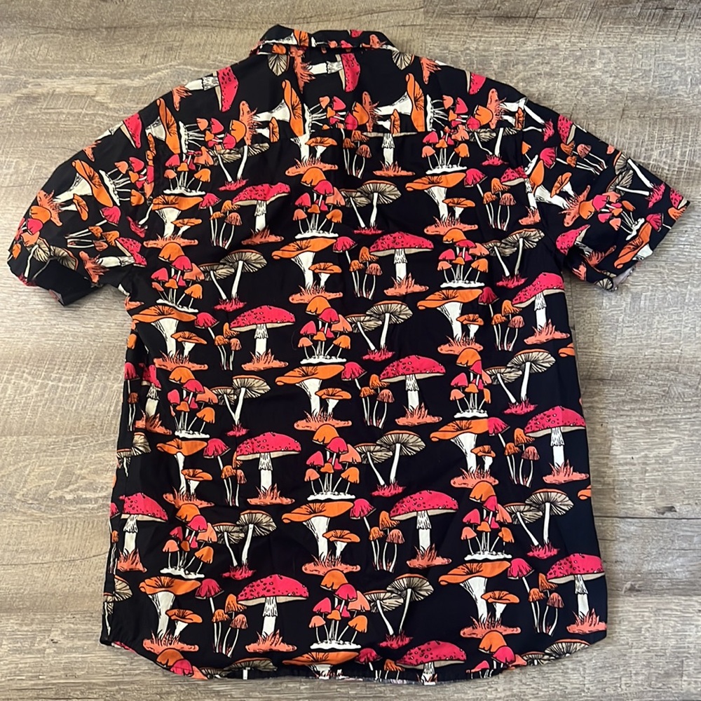 Massive Mushroom Button Up Size Medium - image 4